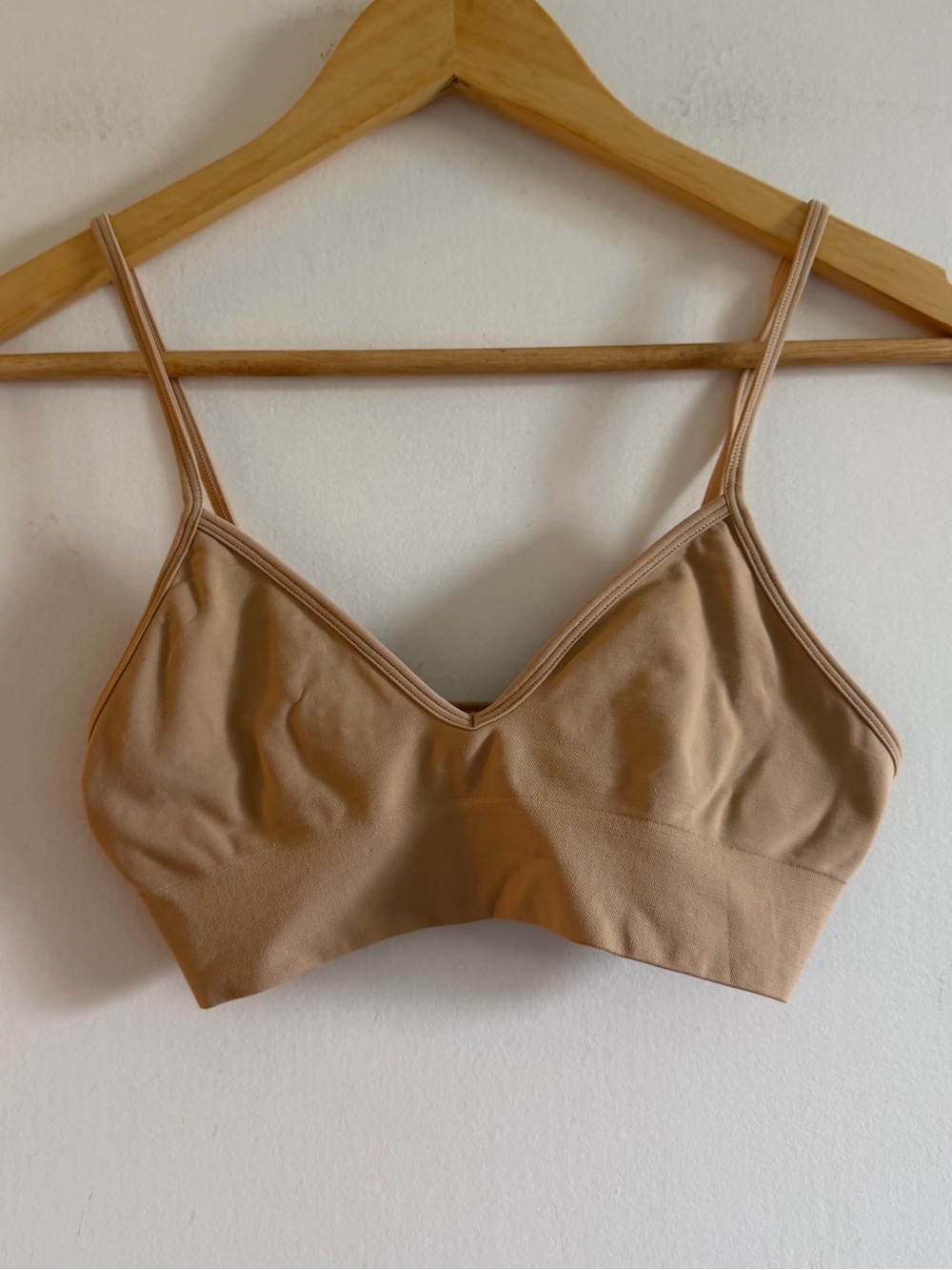 SKIMS Light Tan Seamless Classic Comfy Neutral Bralette size Small EUC